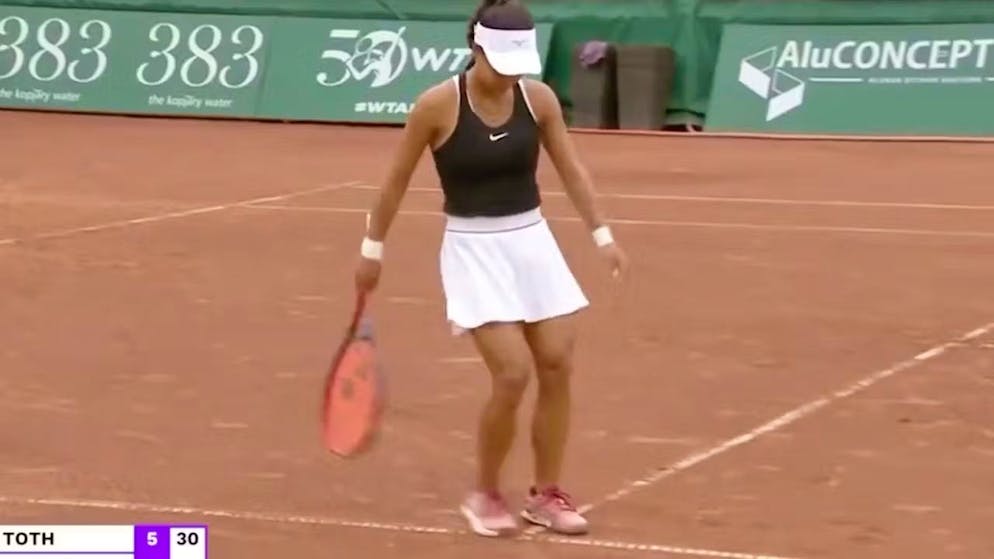 Scandalo a Budapest. Tennista cancella il segno della pallina ed esulta per il ritiro dell'avversaria in lacrime