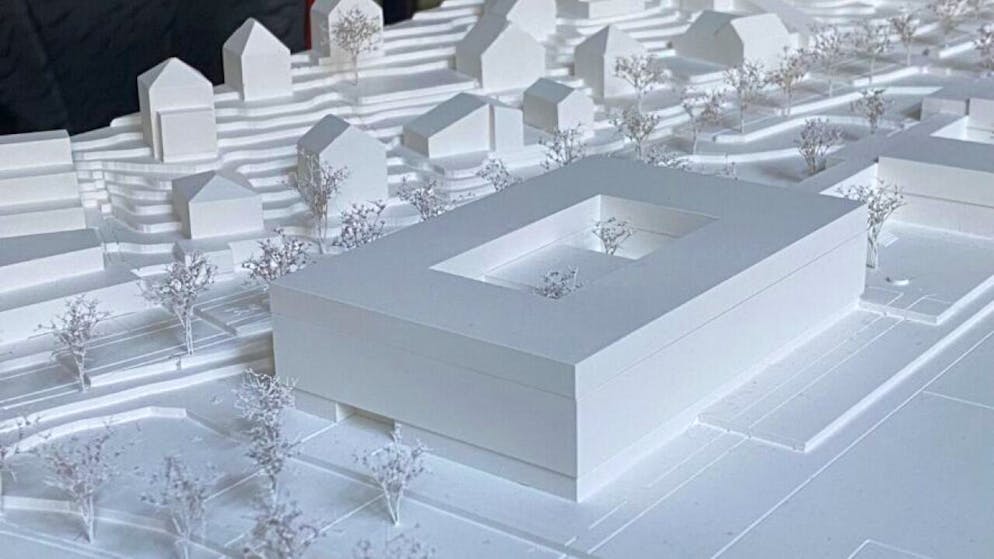 Ein Modell zeigt das neuen Oberstufenschulhaus Rebberg in Zofingen mit Aufstockung.