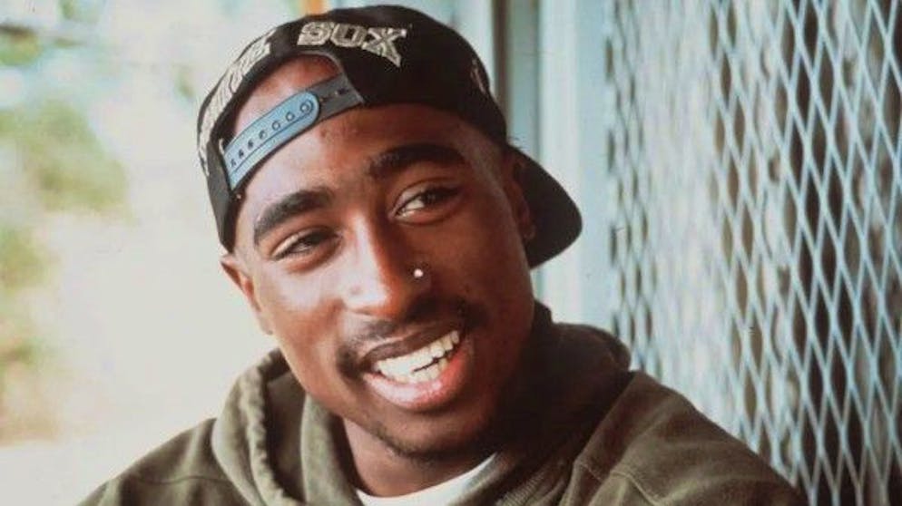 Circa 27 anni dopo l'omicidio del rapper statunitense Tupac Shakur, la polizia di Las Vegas ha perquisito una casa come parte delle indagini sul caso. 