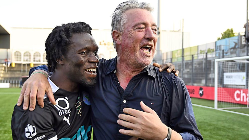 Die neue Super League geht in den Praxistest – Favorit bleibt YB - Gallery. Yverdons Trainer Marco Schällibaum bei der Aufstiegsfeier - Teamstützen wie Koro Koné sind inzwischen nicht mehr im Klub.