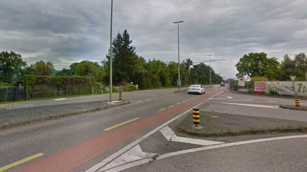 Die Mehrheit des Baselbieter Landrats will die Rheinstrasse im Gewerbegebiet Salina Raurica wieder öffnen. Nun blockieren mehrere Beschwerden diesen Beschluss. (Archivbild)