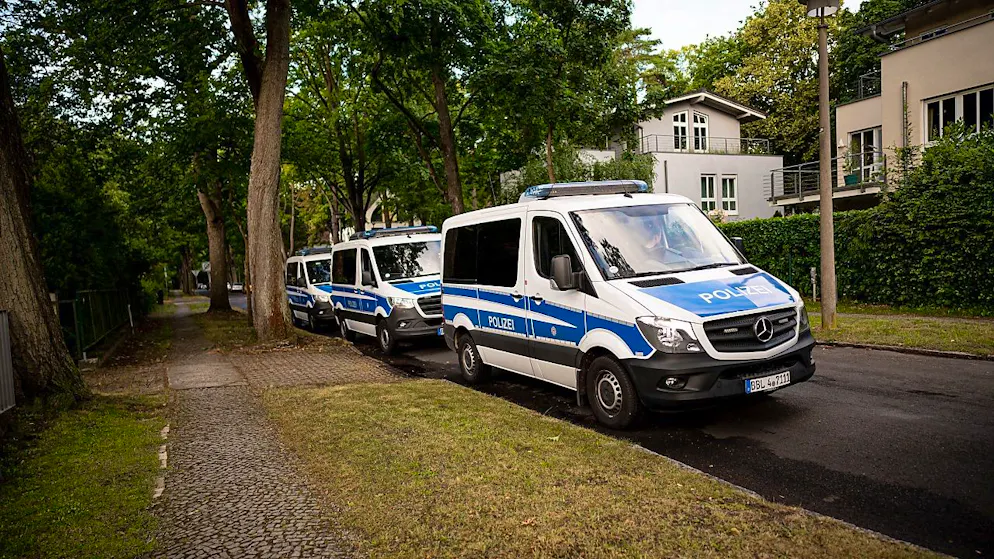 Animali. Leonessa in fuga a sud di Berlino, 'non uscite di casa'