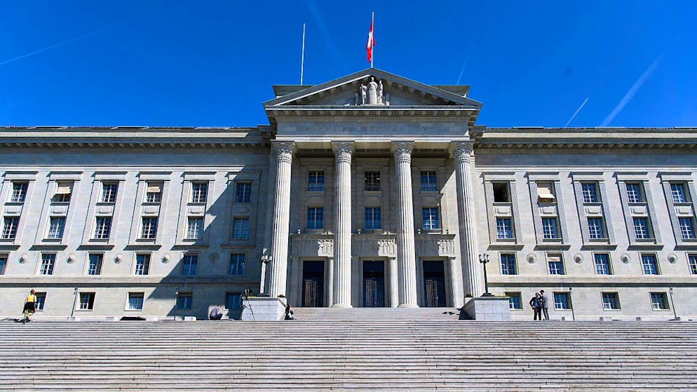 Das Bundesgericht hat den Fall eines jungen Straftäters zur Prüfung einer allfälligen Landesverweisung an die Vorinstanz zurückgewiesen. (Archivbild)