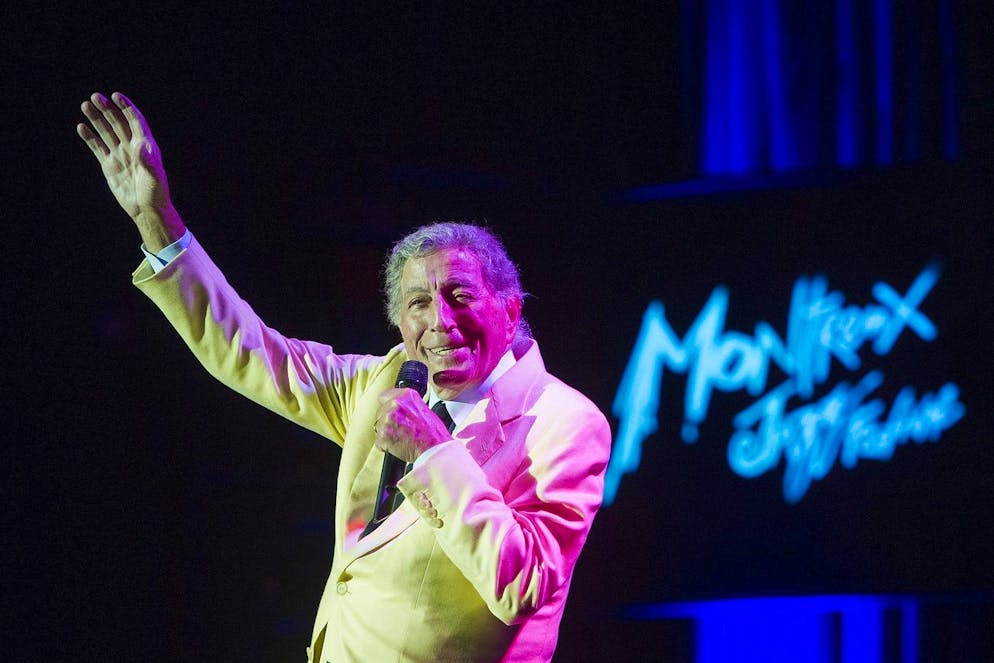 È morto il cantante Tony Bennett, l'ultimo crooner americano. Tony Bennett qui mentre si esibisce sul palco della Miles Davis Hall durante il 46mo Montreux Jazz Festival in Svizzera l'11 luglio 2012.
