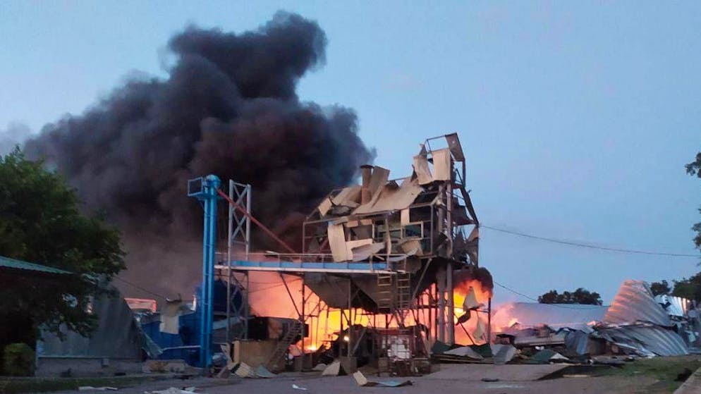 Brennende Getreidespeicher in Odessa nach russischem Beschuss, am 21. Juli 2023.