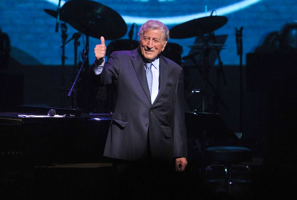 È morto il cantante Tony Bennett, l'ultimo crooner americano. Qui prima dell'esibizione sul palco del 17mo concerto di gala annuale della Jazz Foundation of America «A Great Night In Harlem» all'Apollo Theatre, il 4 aprile 2019 a New York. 