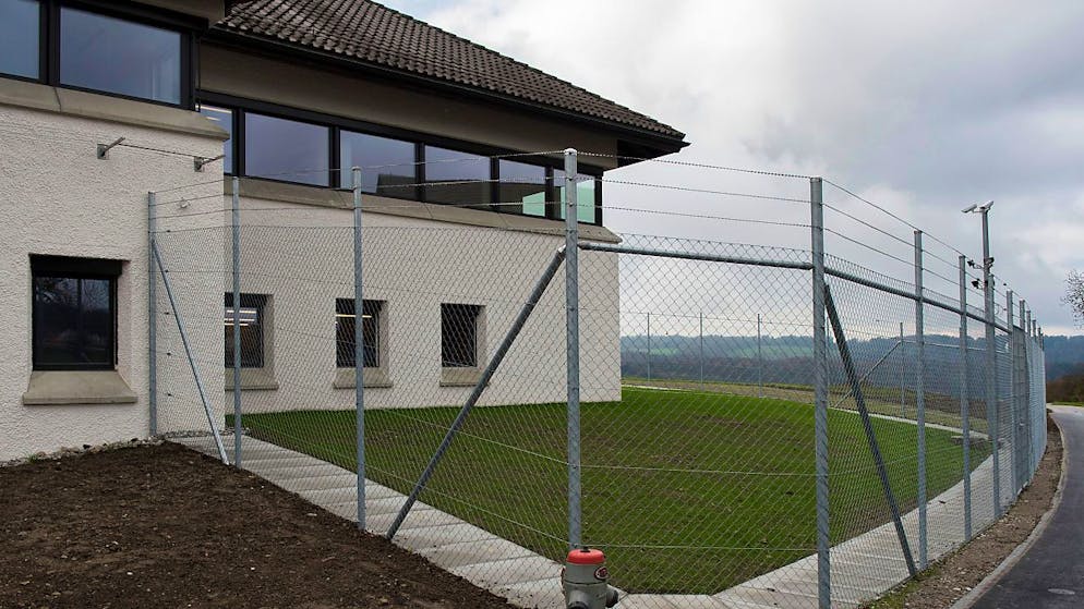 In der Nacht auf Montag sind zwei Inhaftierte aus dem Massnahmen-Zentrum Uitikon abgehauen. Die Fahndung nach ihnen läuft. (Archivbild)