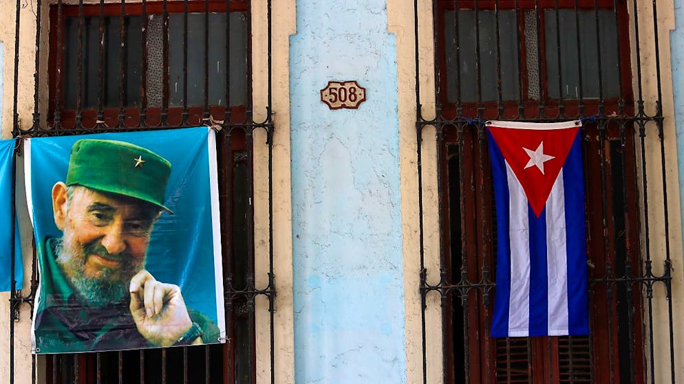 Uno stendardo con il volto di Fidel Castro, morto nel 2016.