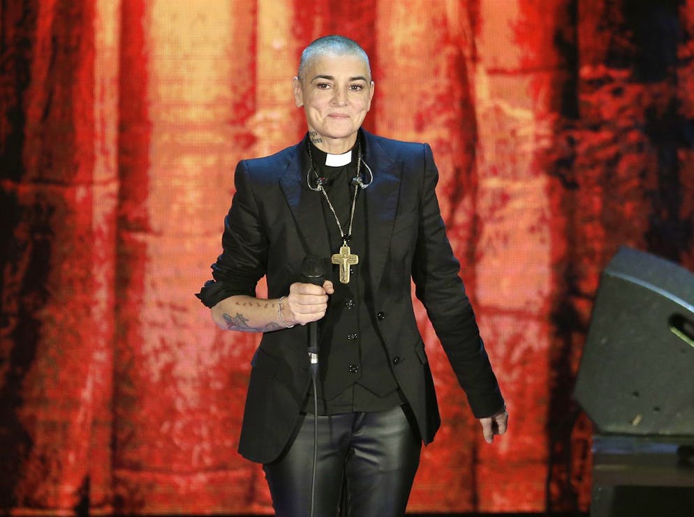 È morta la cantante irlandese Sinead O'Connor. La cantante irlandese in un'esibizione nel programma televisivo della Rai «Che Tempo che Fa» a Milano nel 2012.
