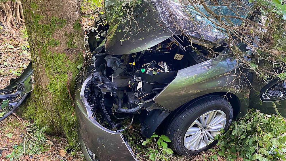 Die Zuger Kantonspolizei rückte am Dienstag zu einem Verkehrsunfall in Hünenberg aus.