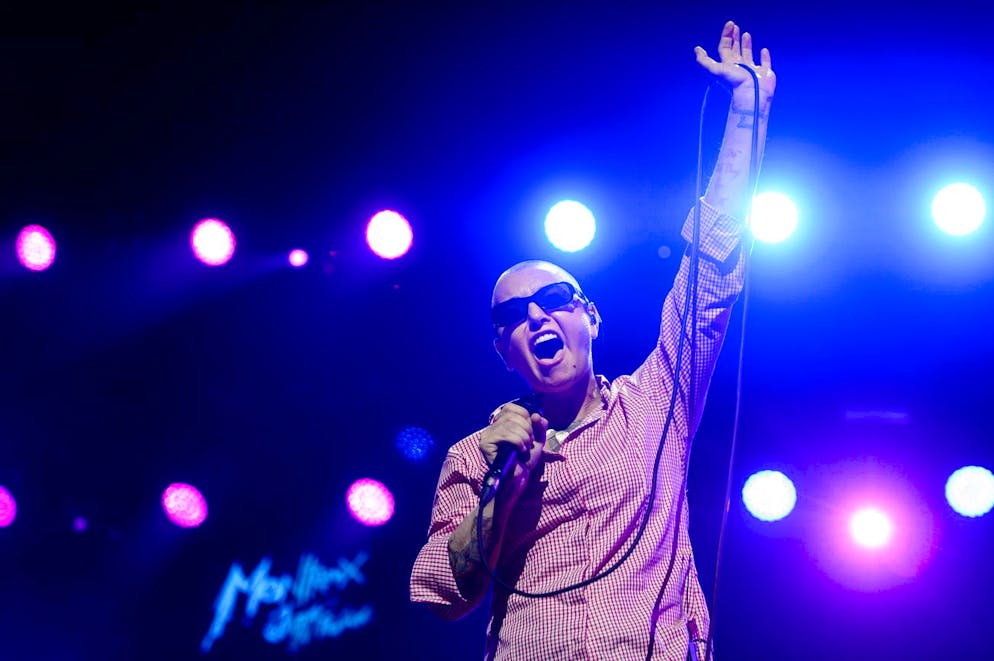 È morta la cantante irlandese Sinead O'Connor. Sinead O'Connor sul palco della Stravinski Hall al 49esimo Montreux Jazz Festival del 2015.