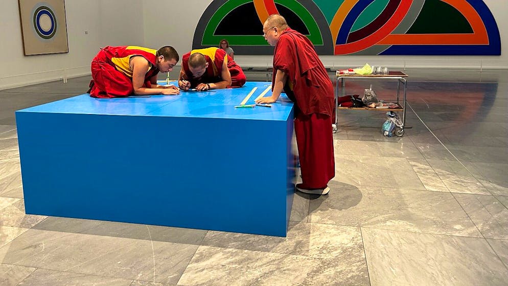 Tibetische Mönche erschaffen ein Mandala im Kunstmuseum Basel - Gallery. Die Mönche aus Tibet bereiten im Kunstmuseum Basel ihr Kalachakra-Mandala vor.