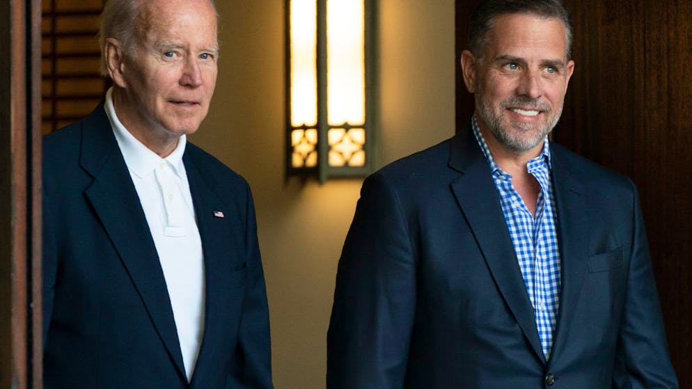 ARCHIV - US-Präsident Joe Biden (l) begleiten seit vielen Jahren Negativ-Schlagzeilen zu seinem Sohn Hunter. Foto: Manuel Balce Ceneta/AP/dpa