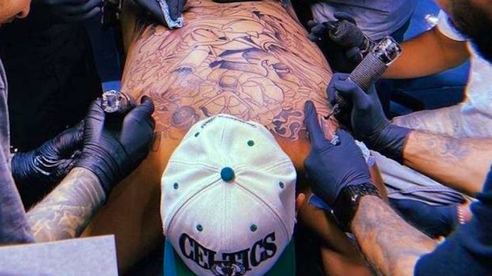 Pokemon, che passione. Ecco l'ultima follia di Nick Kyrgios: una schiena tutta nuova