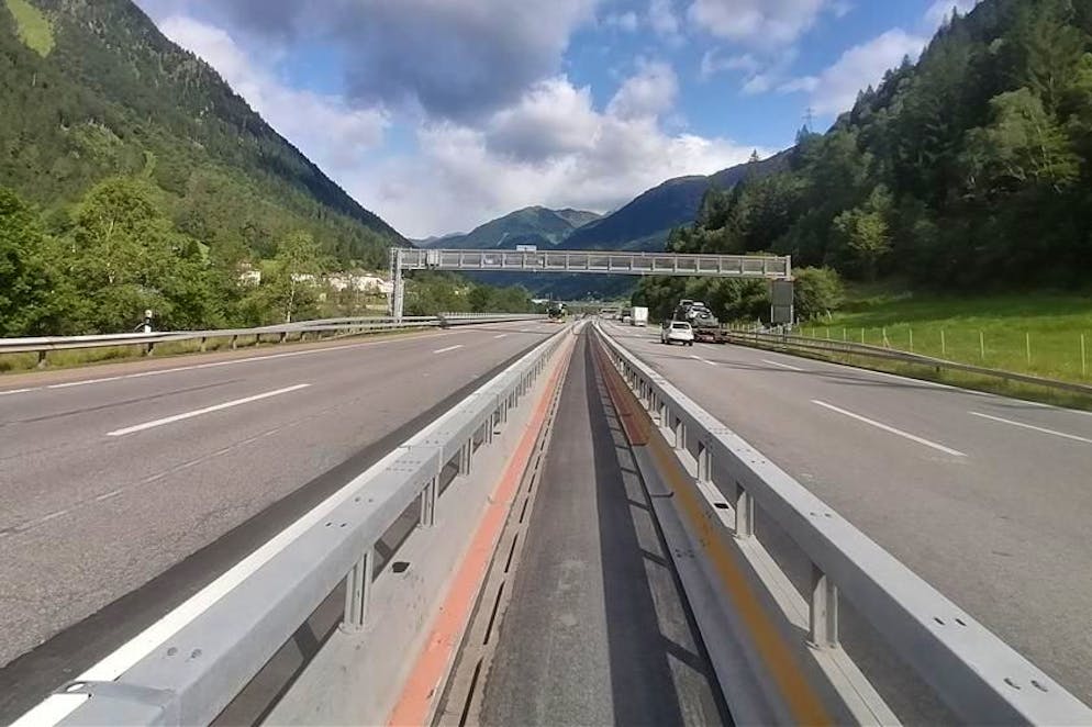 La pavimentazione dello spartitraffico è stato concluso