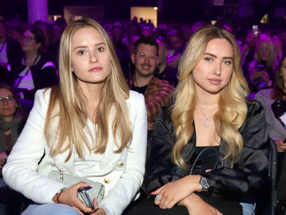 Davina Geiss und Shania Geiss beim OMR Festival 2023 in den Messehallen Hamburg. Die beiden waren in einen Autounfall verwickelt. Das postet Davina auf Instagram.