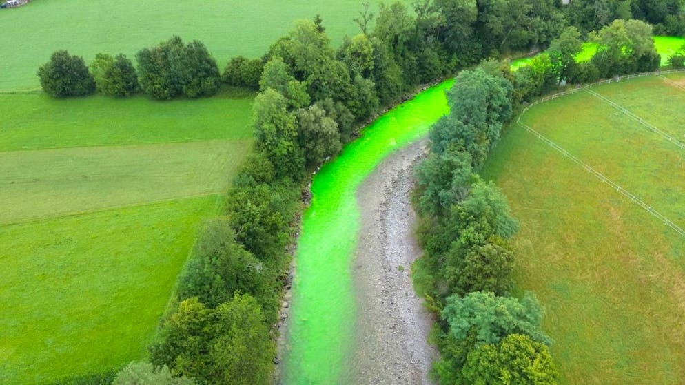 Die Sitter bei Zihlschlacht TG leuchtet grün - Gallery. Die Sitter durch den Thurgau leuchtete am Freitag grün.