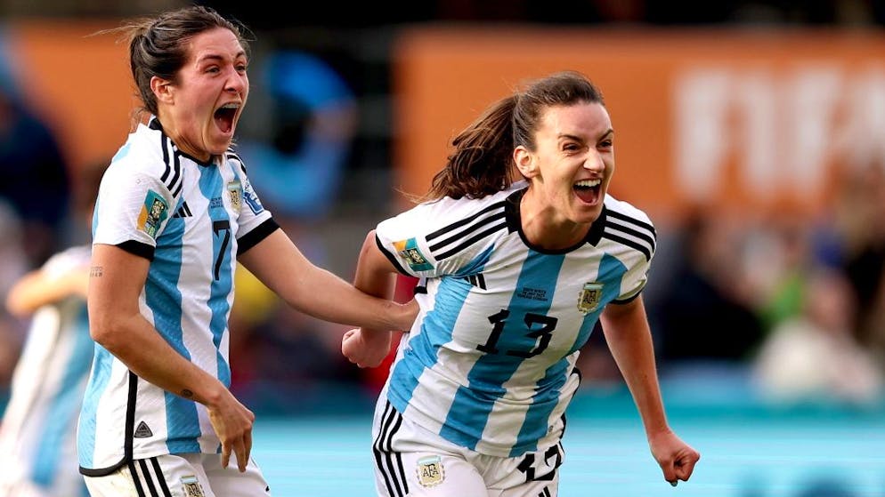Die beiden Torschützinnen: Sophia Braun (rechts) and Romina Nunez schossen je einen Treffer für Argentinien.