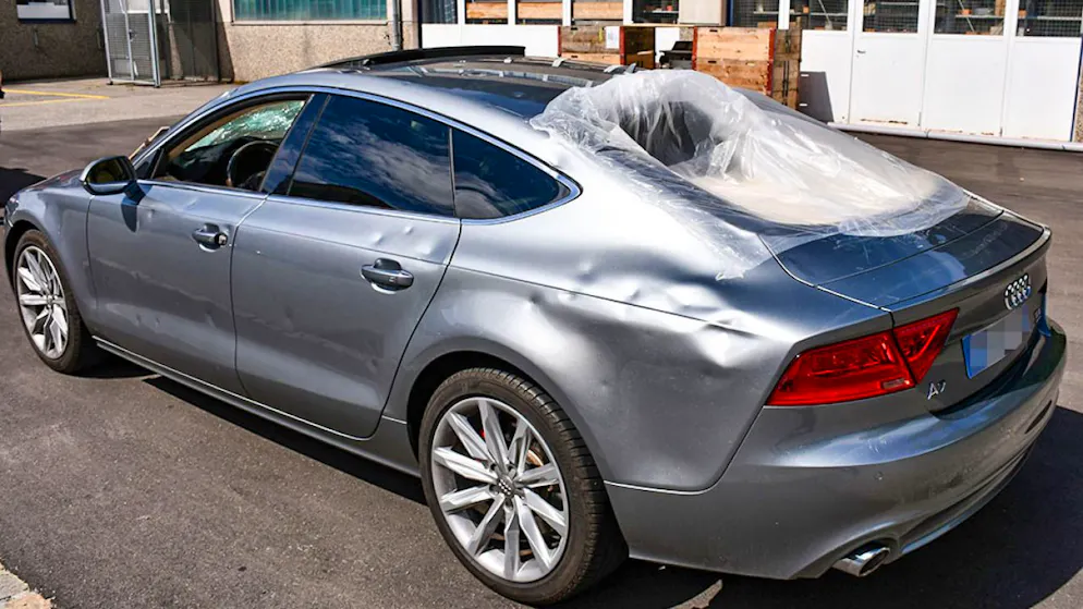 Auto mit kaputter Frontscheibe in Emmetten NW aus Verkehr gezogen - Gallery. Das Fahrzeug des Lenkers sei nicht mehr betriebssicher gewesen, wie die Kantonspolizei Nidwalden in der Mitteilung erläuterte.