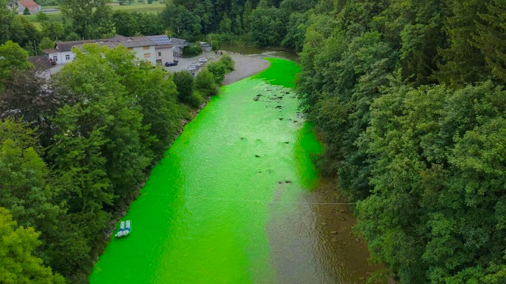 Die Sitter bei Zihlschlacht TG leuchtet grün - Gallery. Die Sitter durch den Thurgau leuchtete am Freitag grün.