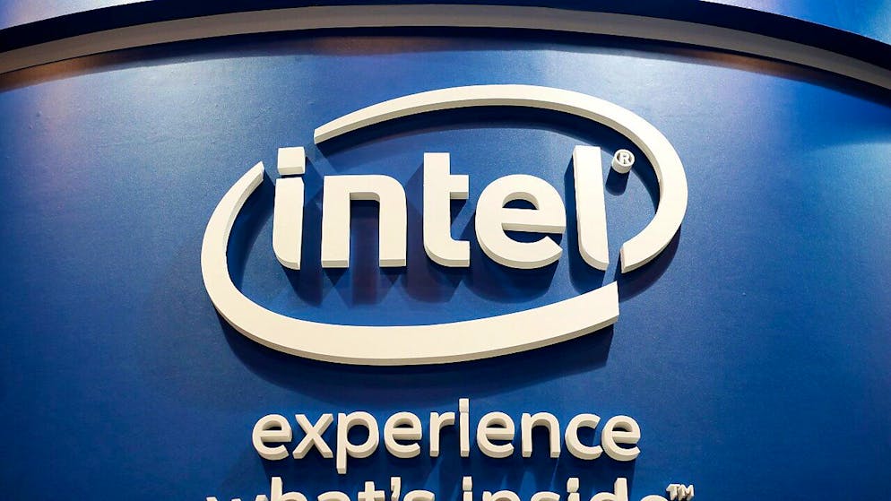 Der Halbleiter-Riese Intel ist im vergangenen Quartal in die Gewinnzone zurückgekehrt und hofft auf deutlich bessere Geschäfte in der zweiten Jahreshälfte. Unterm Strich gab es schwarze Zahlen von 1,48 Milliarden Dollar. (Archivbild)