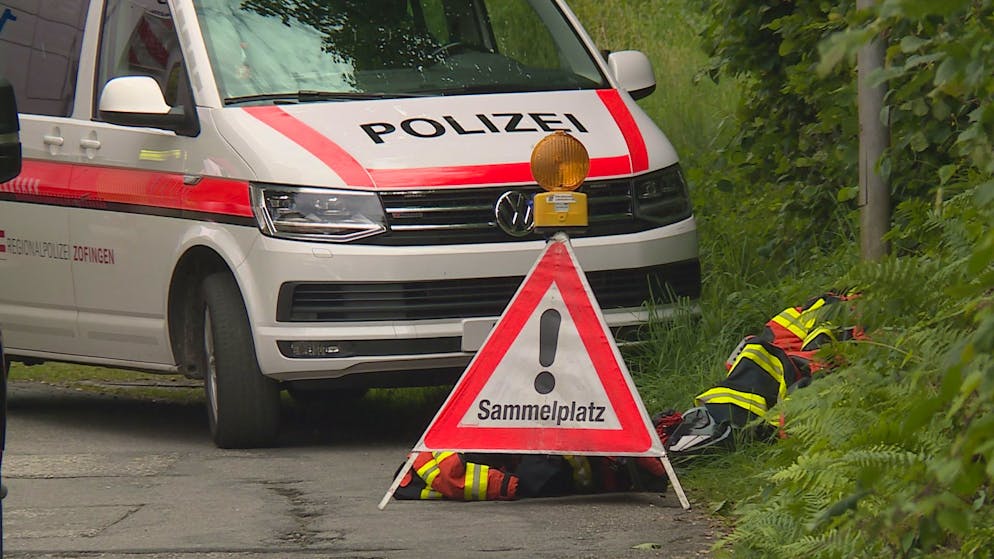 Drei Tote in einer Garage in Uerkheim AG. Die Polizei hat keine Fahndung ausgelöst. Mehr Informationen gibt sie zum Fall nicht preis.