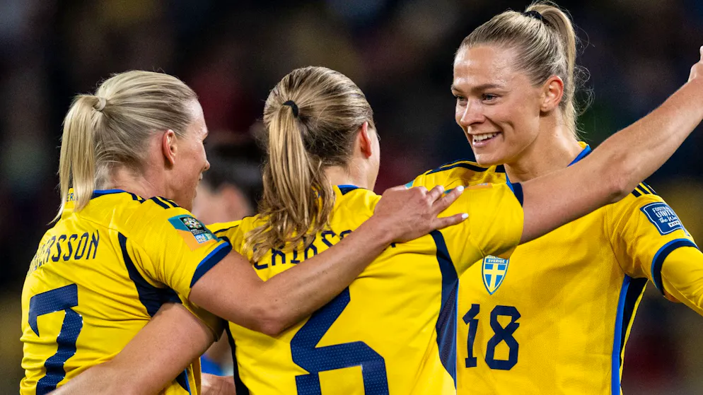 Die Schwedinnen bejubeln den Führungstreffer.