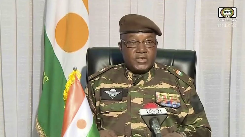 Aiuti sospesi. L'Occidente contro il golpe in Niger, ultimatum dell'Unione africana