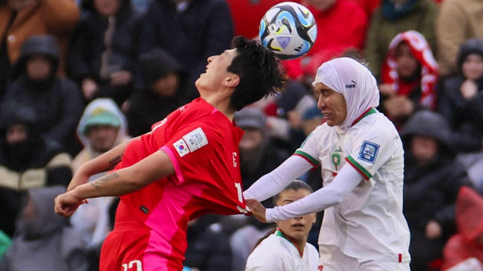 Die Marokkanerin Nouhaila Benzina lief beim Sieg über Südkorea als erste Spielerin an einer WM mit einem Hidschab auf dem Kopf auf