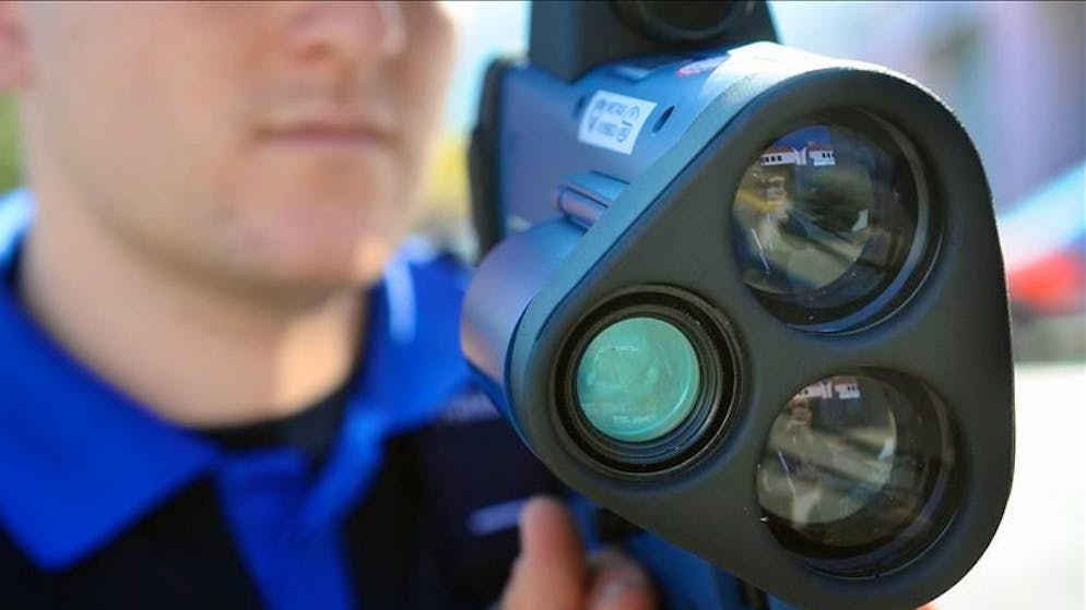 Pirata della strada. Neopatentata beccata a 144 km/h sugli 80, via subito la licenza di condurre