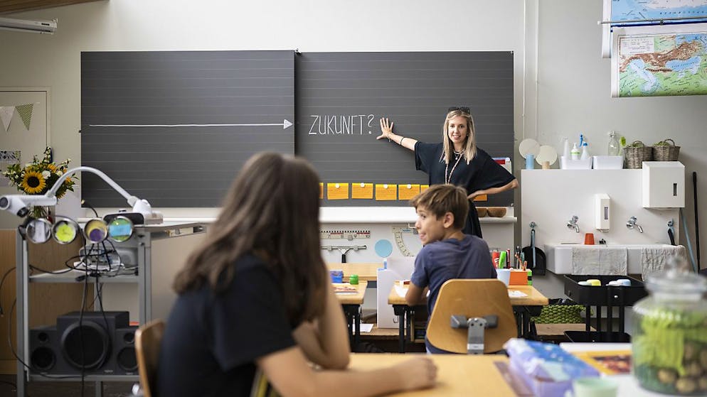 Rund drei Wochen vor Beginn des neuen Schuljahres gibt es im Kanton Zürich noch Dutzende unbesetzte Stellen für Lehrerinnen und Lehrer. (Symbolbild)