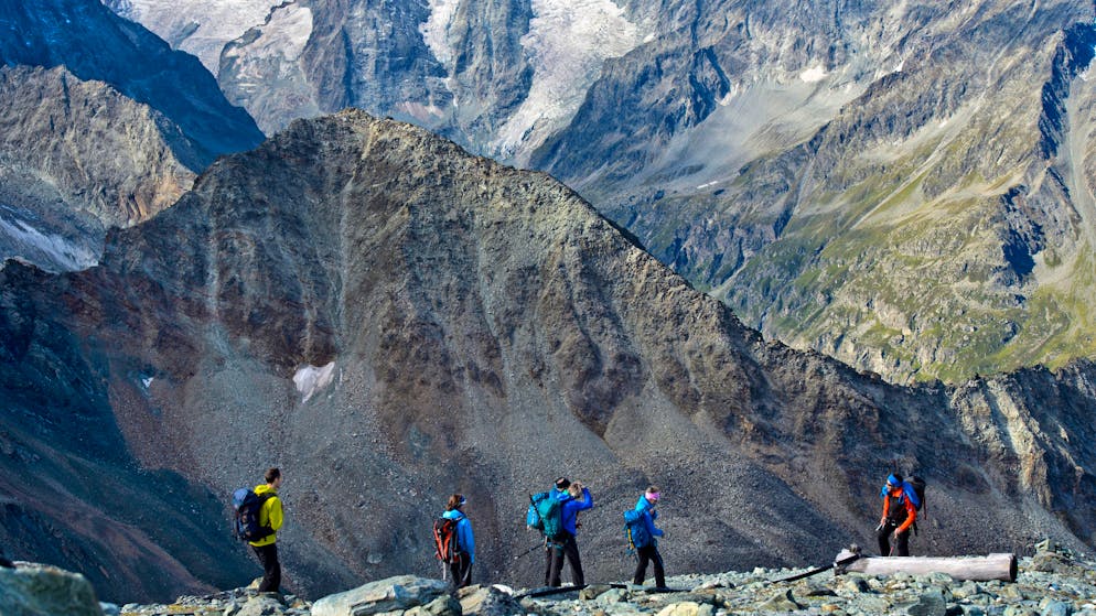 Alpinisten im Hochgebirge bei Zinal, Val d Anniviers im Wallis.