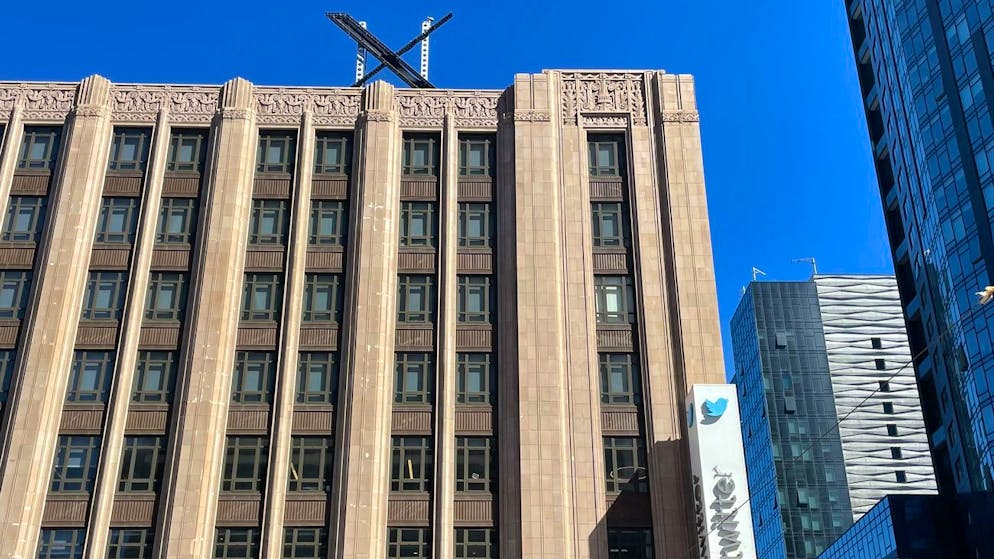 Das «X» auf dem Dach des umbenannten Onlinedienstes Twitter ist in San Francisco nicht erwünscht. (28. Juli 2023)