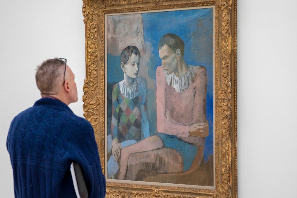 Ein Besucher betrachtet das Bild «Acrobat et jeune arlequin, 1905» im Februar 2019 in der Fondation Beyeler in Riehen bei Basel. 