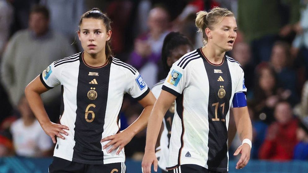 Alexandra Popp (r.) und Lena Oberdorf sind bedient.