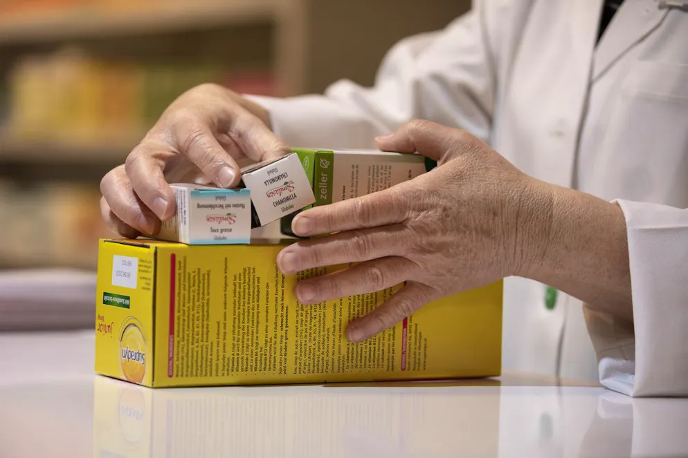 Die Gesundheitskosten in der Schweiz steigen – nun fordern zwei Initiativen Abhilfe. 