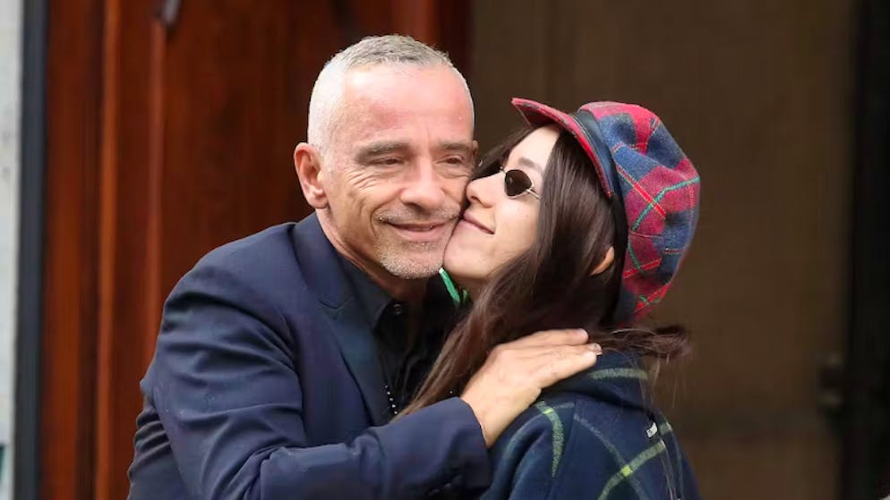 Momento da pelle d'oca. Eros Ramazzotti e la figlia Aurora commuovono il pubblico fino alle lacrime