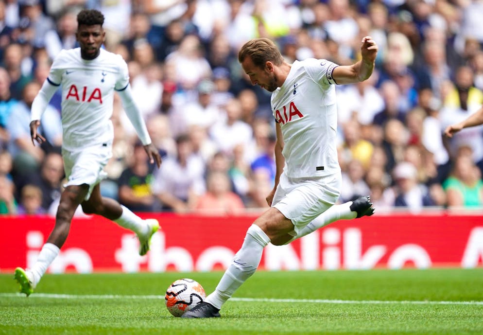 Der Transferpoker um Harry Kane (r) von Tottenham Hotspur geht weiter.