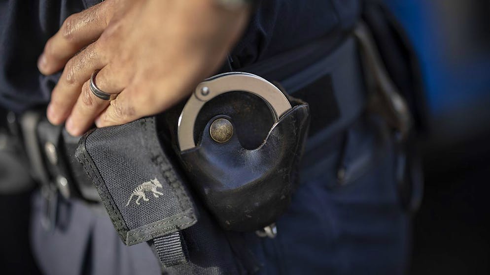 Die Polizei legte in Rorschach zwei Männer in Handschellen. (Symbolbild)
