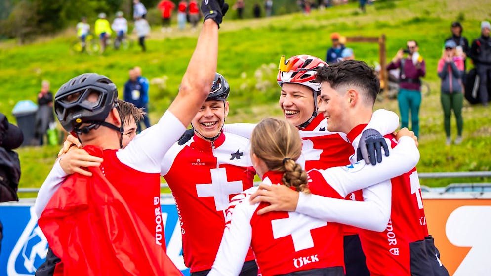 Gold! Das Schweizer Team jubelt