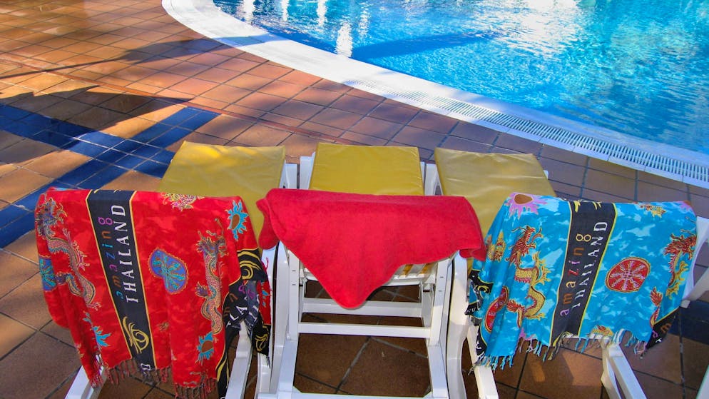 Besetzte Liegestühle sind egal. Das ärgert die Schweizer in den Ferien am meisten