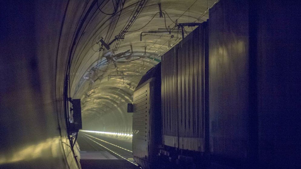 Gravi danni. Il treno deragliato nel Gottardo conteneva «merce pericolosa»