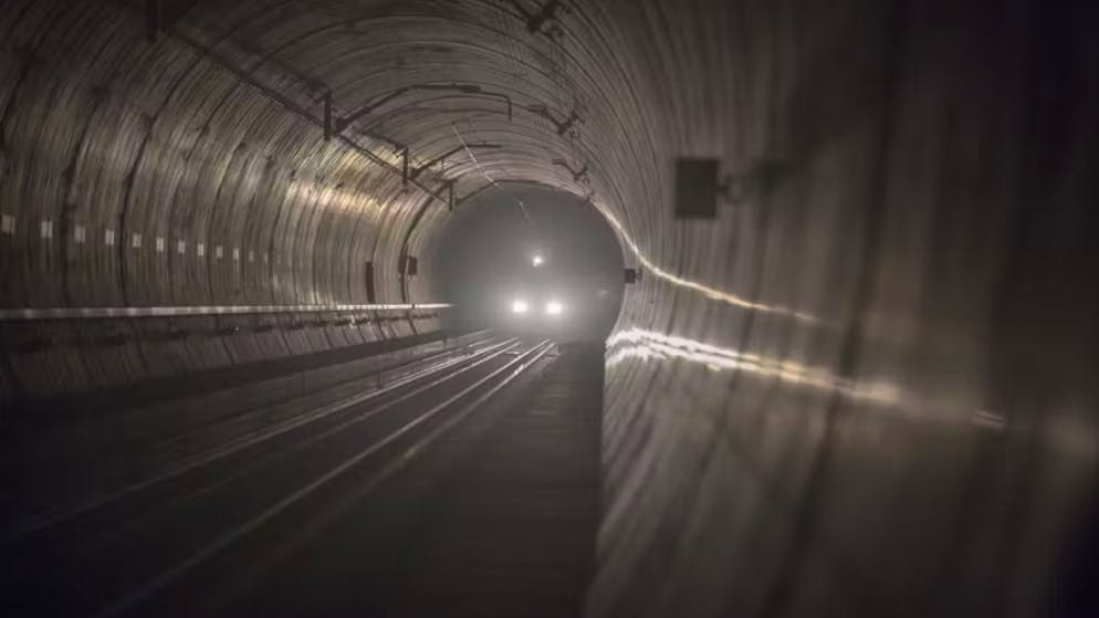 Disturbi per molte ore. Un treno deraglia nella galleria di base del Gottardo, soppressi i collegamenti
