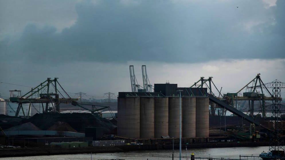 Blick auf einen Teil des Rotterdamer Hafens. Zollfahnder haben im Rotterdamer Hafen rund 8000 Kilogramm Kokain im Wert von rund 600 Millionen Euro sichergestellt.