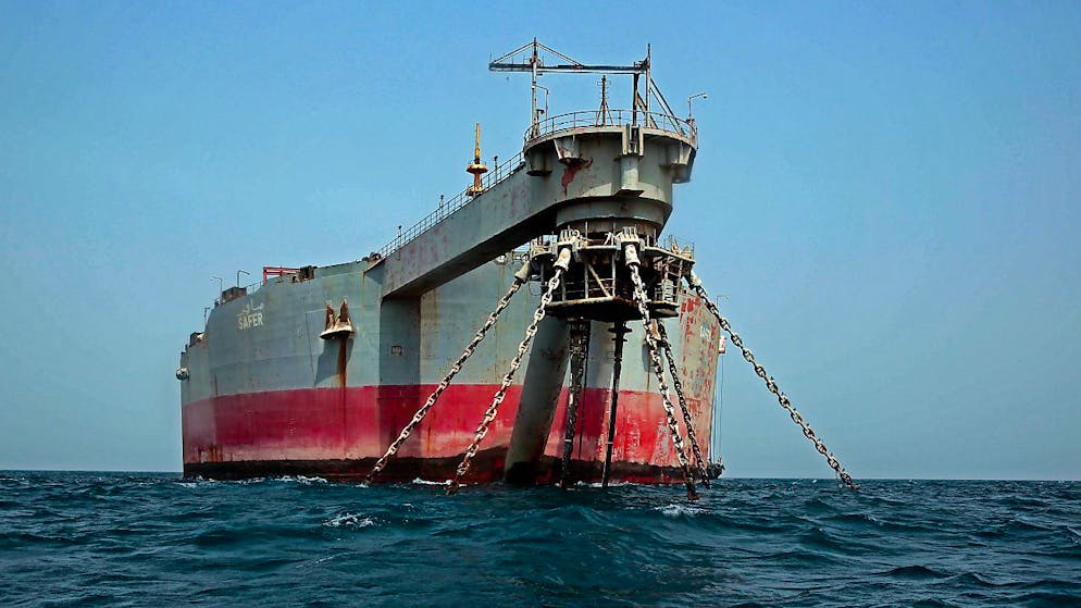 ARCHIV - Blick auf den angeschlagenen Öltanker «FSO Safer» im Roten Meer vor der Küste Jemens. Foto: Stringer/dpa