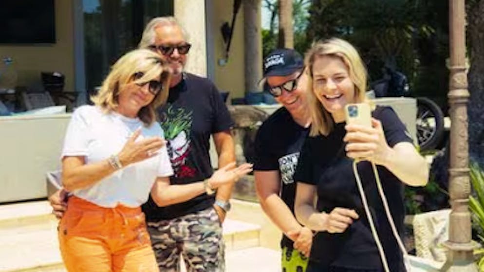 Partnertausch mit den Geissens. Hazel Brugger fliegt mit dem Heli nach Saint-Tropez