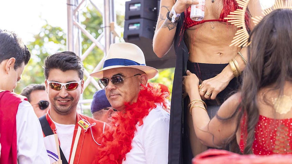 Das war die Street Parade 2023. Berset mit Federboa, Uranin in der Limmat und vier Schwerverletzte