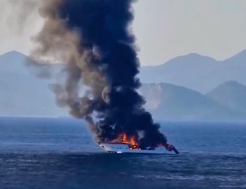 Incident off Formentera: 28-meter luxury yacht catches fire