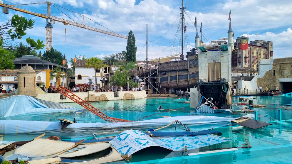Ein Blick auf das Areal der High-Diving-Show «Retorno dos Piratas» und das Becken der Attraktion «Atlantica SuperSplash» nach dem Unfall.