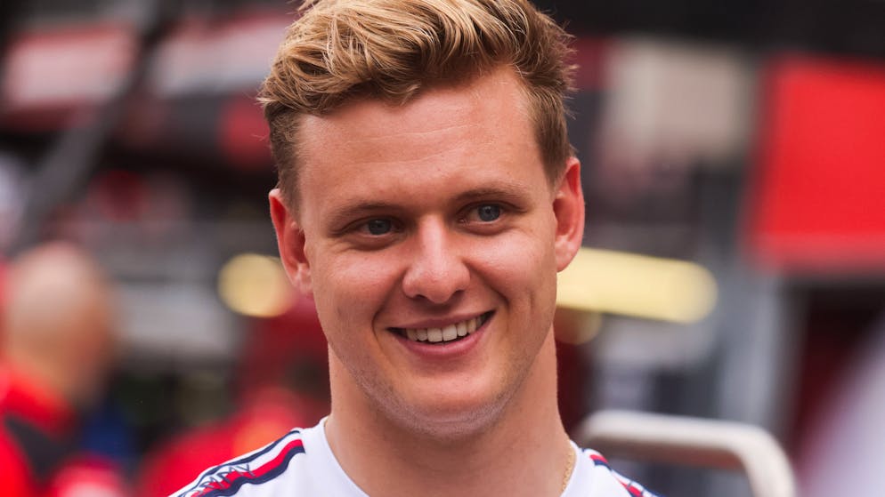 Model Laila Hasanovic. Mick Schumacher macht Beziehung öffentlich